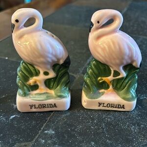 🔥🔥Vintage Flamingo Salt and Pepper Shakers Florida Souvenir